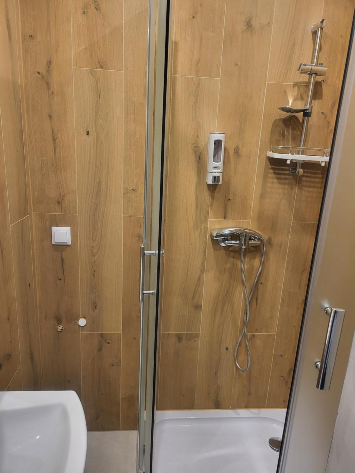 وارسو Rooms4Rest Popularna - Private Rooms For Tourists - Atr Consulting Sp, Z O,O, المظهر الخارجي الصورة